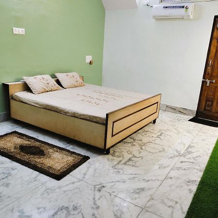 Yellow Homestay - Modern 2Bhk Ac Stay Джабалпур Екстер'єр фото
