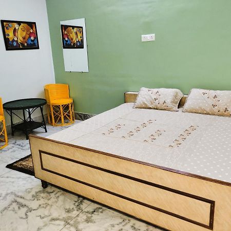 Yellow Homestay - Modern 2Bhk Ac Stay Джабалпур Екстер'єр фото