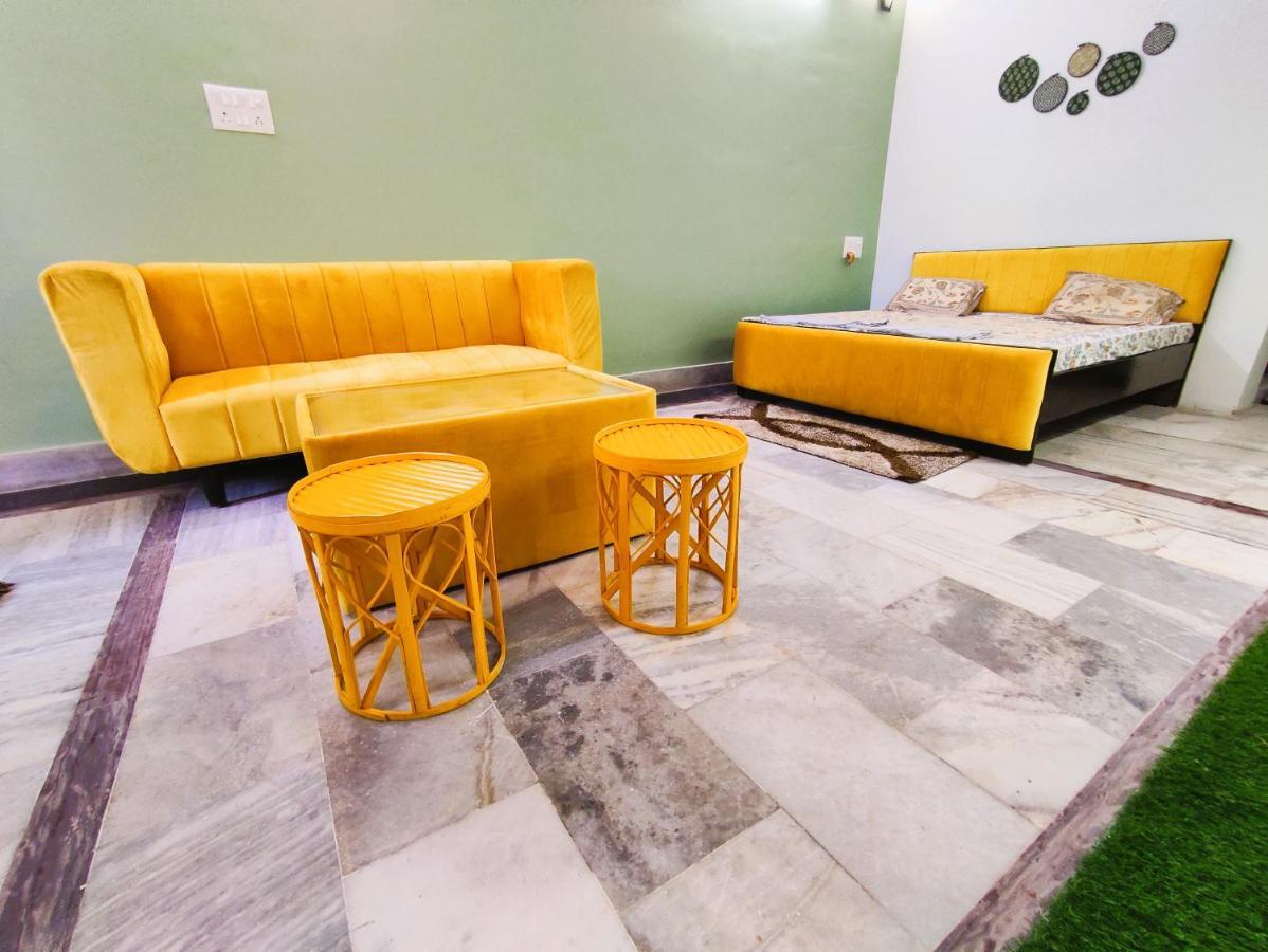 Yellow Homestay - Modern 2Bhk Ac Stay Джабалпур Екстер'єр фото